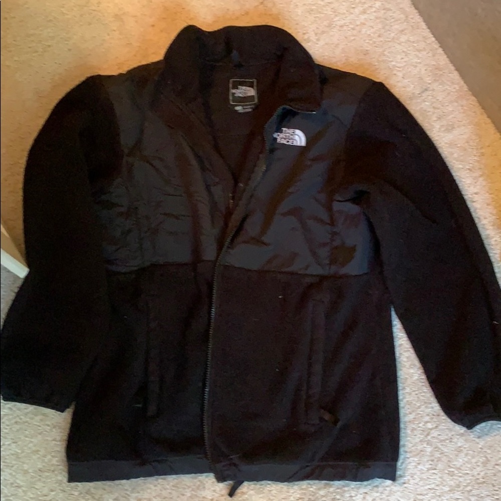 Girls North Face zip up. Size XL. Black